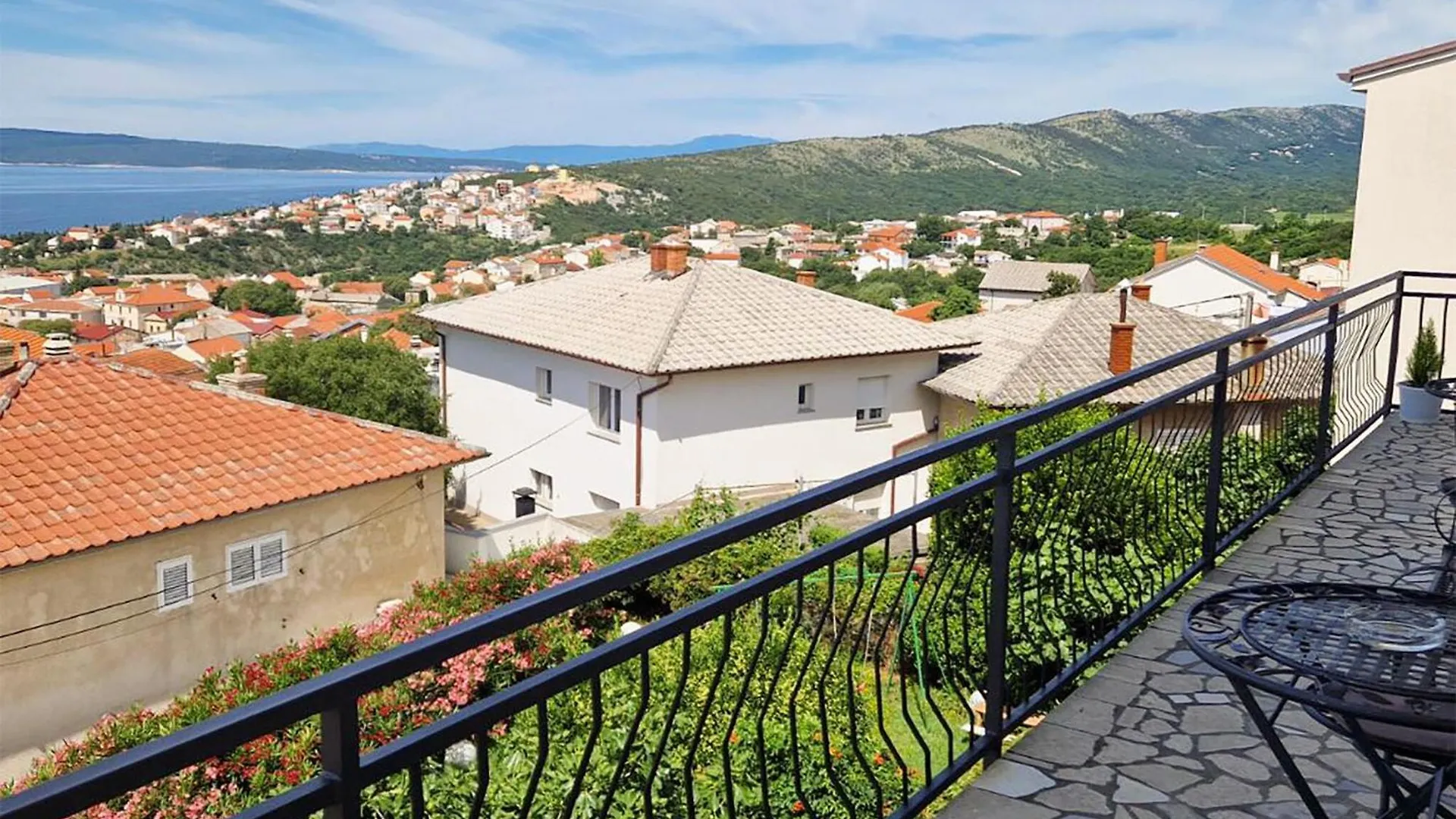 Lovely Apartment In Novi Vinodolski With Wifi