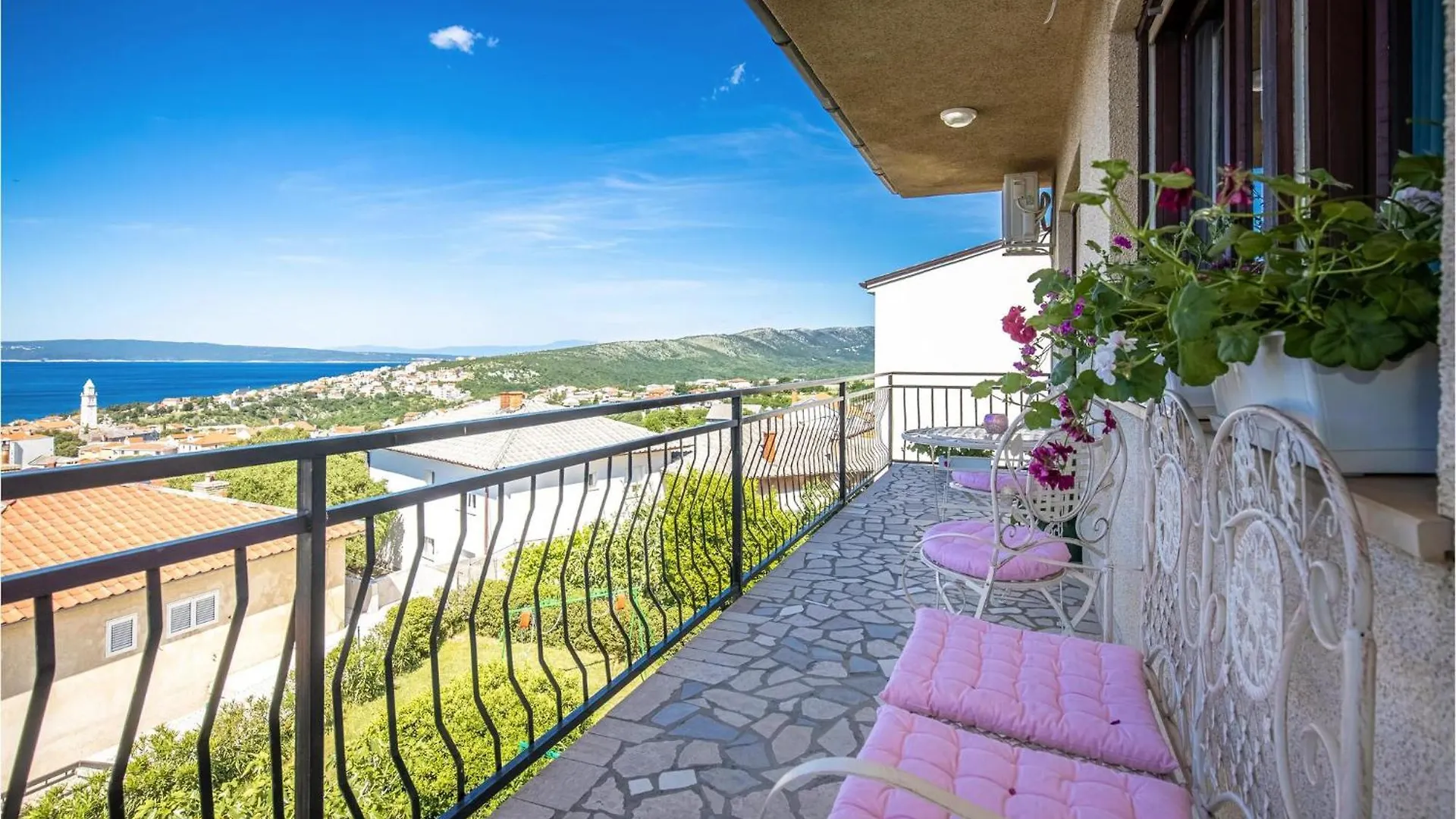 Lovely Apartment In Novi Vinodolski With Wifi